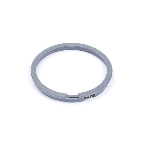 Klamra-zaciskowa-do-wpustow-mini-marki-Purus-o-srednicy-130mm-na-bialym-tle.